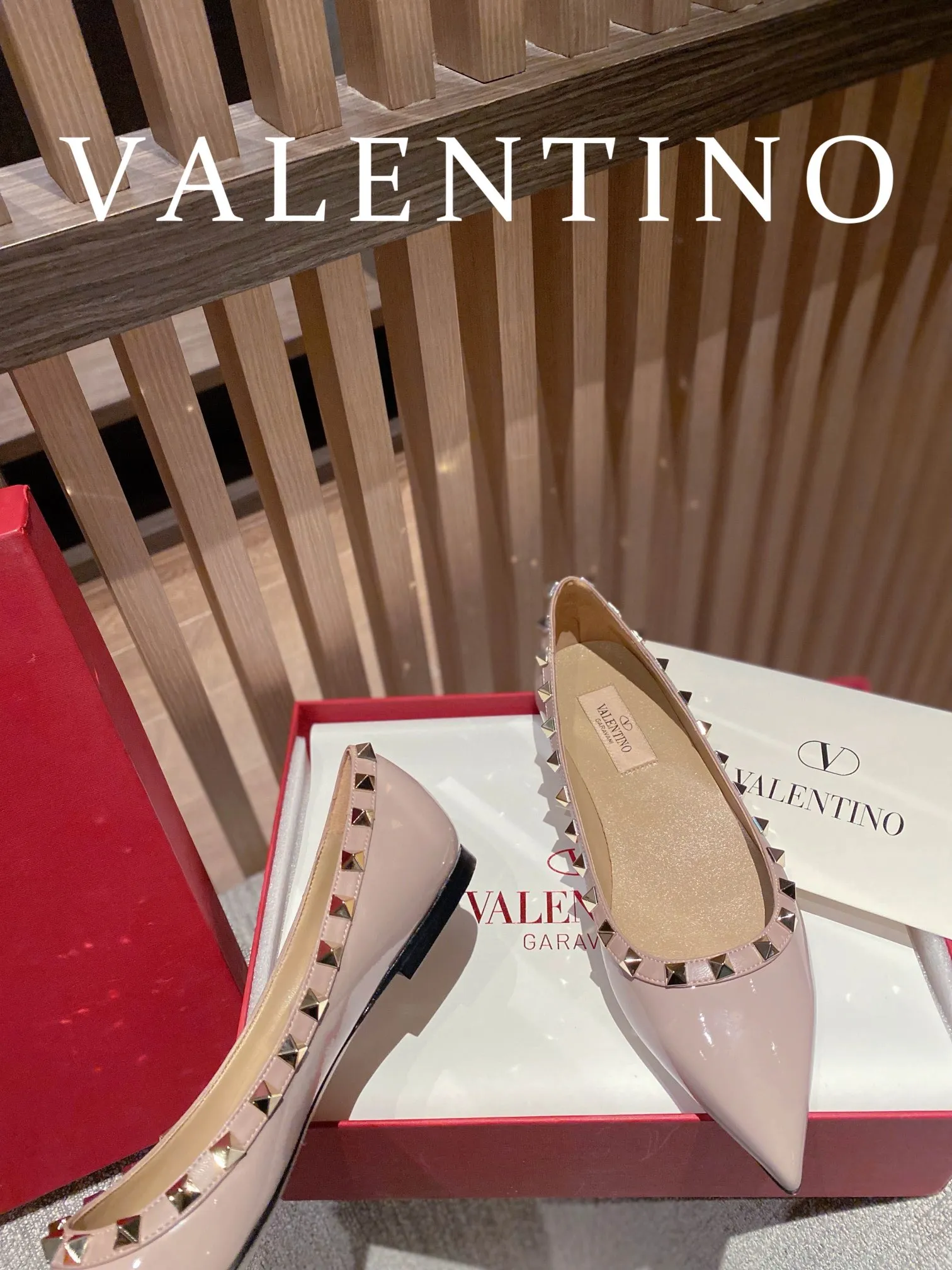👟👟Ex-factory price 520👟👟 Women's shoes, women's clothing, women's shoes, women's clothing 𝙑𝙖𝙡𝙚𝙣𝙩𝙞𝙣𝙤/Valentino𝙑𝙏 🎁Latest colors😍ʚ😊ɞ It has been an Italian national treasure brand since the 1960s. Timeless and deeply rooted in people's hearts❤ Never out of date. One of the must-have items 〰 ɪɴѓᴏʀᴍᴀᴛɪᴏɴ 〰♡ There are many colors for you to choose from💝Original molded electric rivets (non-oxidized) High-end customized imported cowhide➠Mirror patent leather❗️Details in place🆚Exclusive color card💯Comfortable sheepskin lining✅Imported Italian leather outsole🇮🇹 Code number: 35-39 (34.40.41.42) additionally customized♡♡